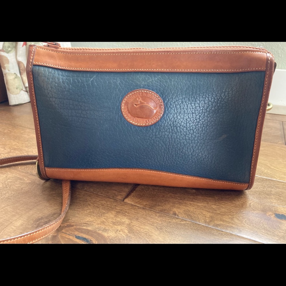 Vintage Dooney & Bourke Crossbody Leather purse